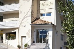 Garni + Ferienwohnungen Monya