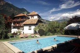 B&B + Ferienwohnungen auf dem Bauernhof Plonerhof