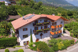 B&B + Ferienwohnungen Haus Zenoburg