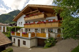 Farmhouse B&B + Apartments Nunnenmayr