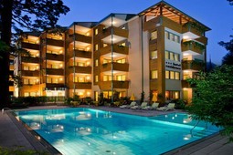 Flora Hotel & Suites