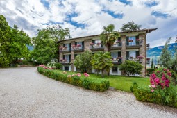 Garni + Appartamenti Zeder