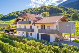 B&B + Ferienwohnungen Haus Stolz