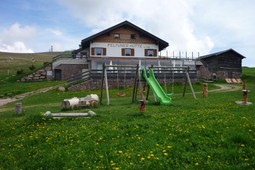 Mountain hut Feltuner Hütte