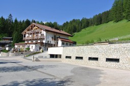 Garni + Ferienwohnungen Pre da Nai