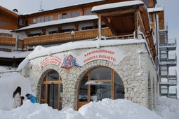 Ski rental Passo Oclini / Jochgrimm