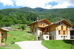 Pensione + Appartamenti in agriturismo Maso Fior di Bosco