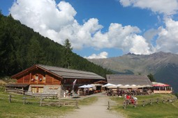 Mountain Hut-Hotel Lo Scoiattolo