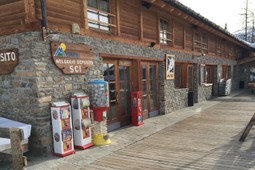 Noleggio sci e snowboard Montelli Sport