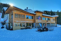 Ski and snowboard rental 1.4 Sport Center