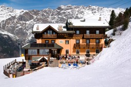 Mountain Hut-Hotel Chalet dei Rododendri