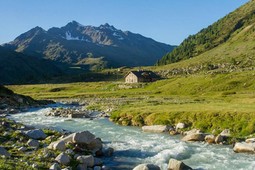 Mountain hut with rooms Federico in Dosdè