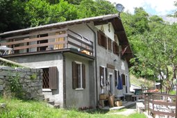 Mountain hut with rooms Osteria Alpina