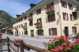 Hotel Col Du Mont