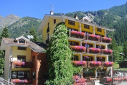 Alpenrose Ski&Bike Mountain Hotel