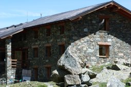 Mountain hut with rooms Arbolle