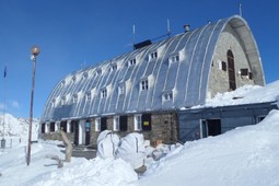 Mountain hut with rooms Vittorio Emanuele II