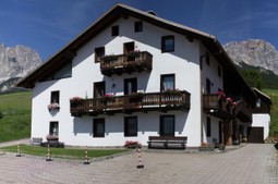 Cristallo & Faloria Suite Apartments