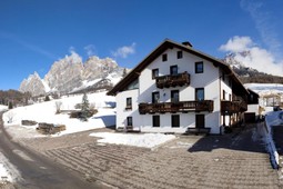 Cristallo & Faloria Suite Apartments