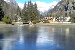 Ice skating rink Lake Gover