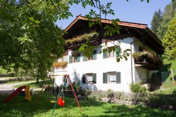 B&B + Appartamenti in agriturismo Haus Engethal