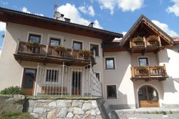 Rooms + Apartments Chalet La Rugiada