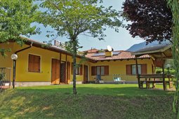 Farmhouse B&B + Apartments La Decima