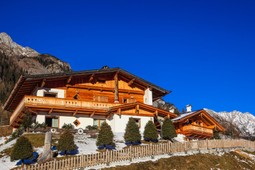 B&B + Ferienwohnungen Solder Chalet Dolomiti