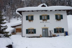 Mountain hut with rooms Malga Dignas