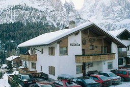 Garni (B&B) + Apartments Pera Lada