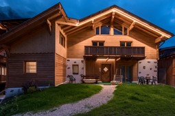 B&B + Ferienwohnungen Chalet Osmar