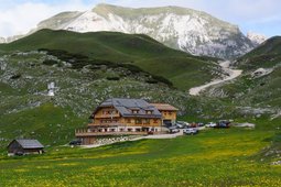 Mountain hut Sennes