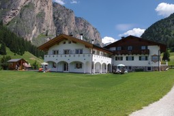 Apartments Cësa Helene