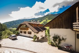 Farmhouse apartments Übersteiner