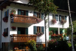 B&B + Ferienwohnungen Ciesa La Vèrda
