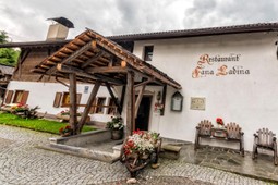 Bed & Breakfast La Ücia by Fana Ladina