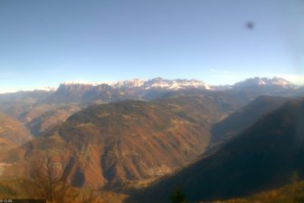 Blick auf das Eggental mit Rosengarten und Latemar