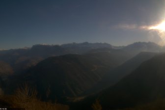 Blick auf das Eggental mit Rosengarten und Latemar