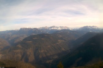 Blick auf das Eggental mit Rosengarten und Latemar