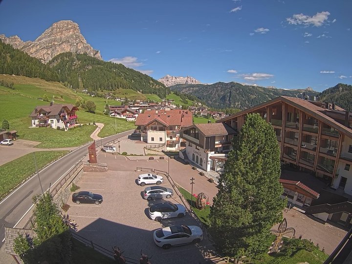 Webcam from Colfosco towards the Sassongher