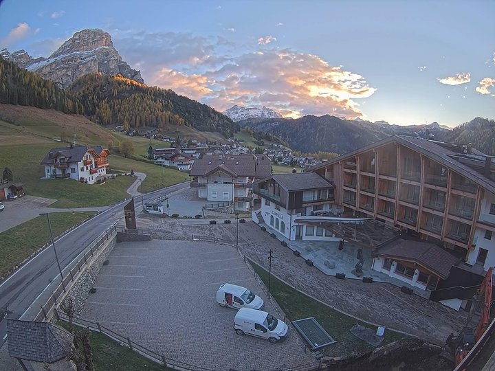 Webcam from Colfosco towards the Sassongher