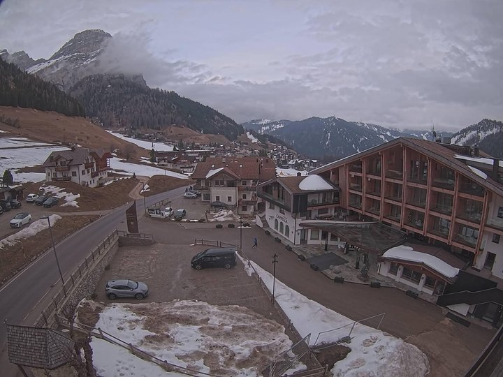 Webcam from Colfosco towards the Sassongher