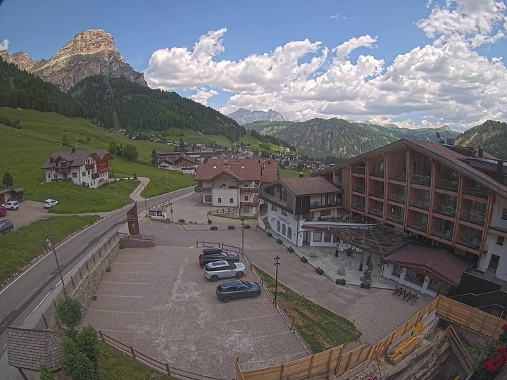 Webcam from Colfosco towards the Sassongher
