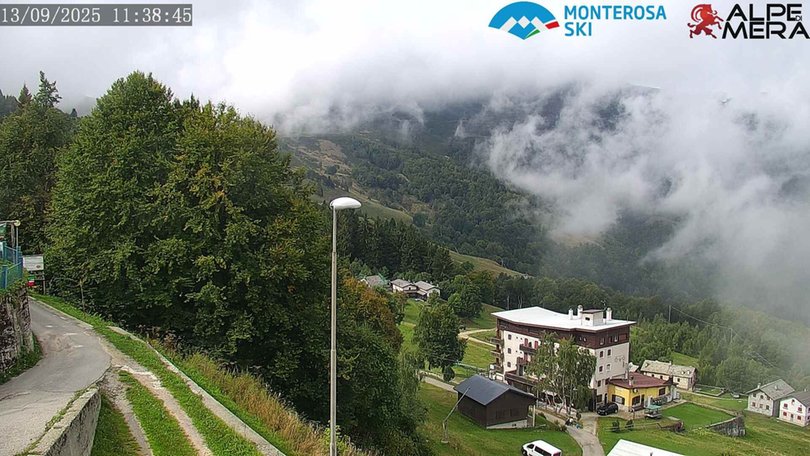 Webcam auf Mera und die Berghütte Camparient