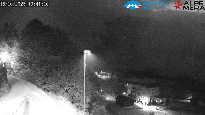 Webcam on Mera and on the Camparient Refuge