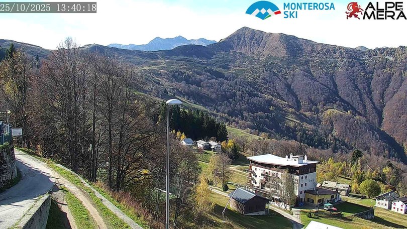 Webcam auf Mera und die Berghütte Camparient