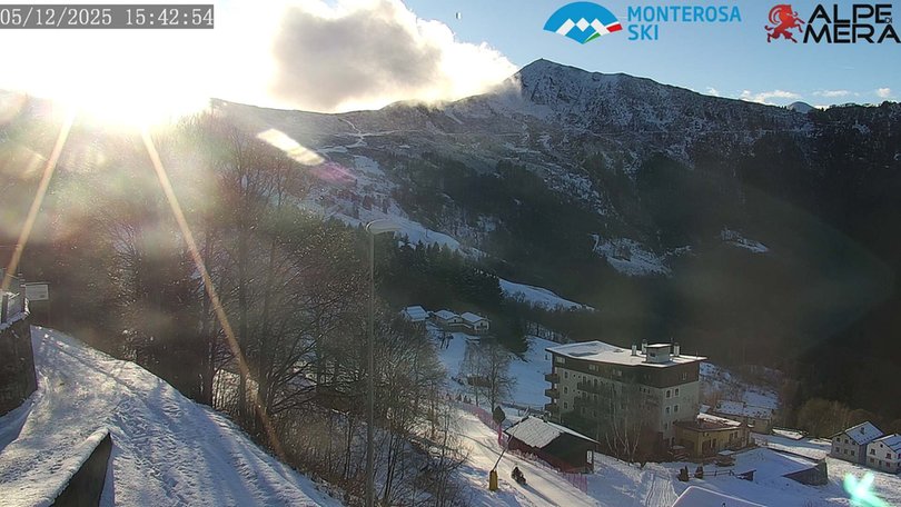 Webcam on Mera and on the Camparient Refuge