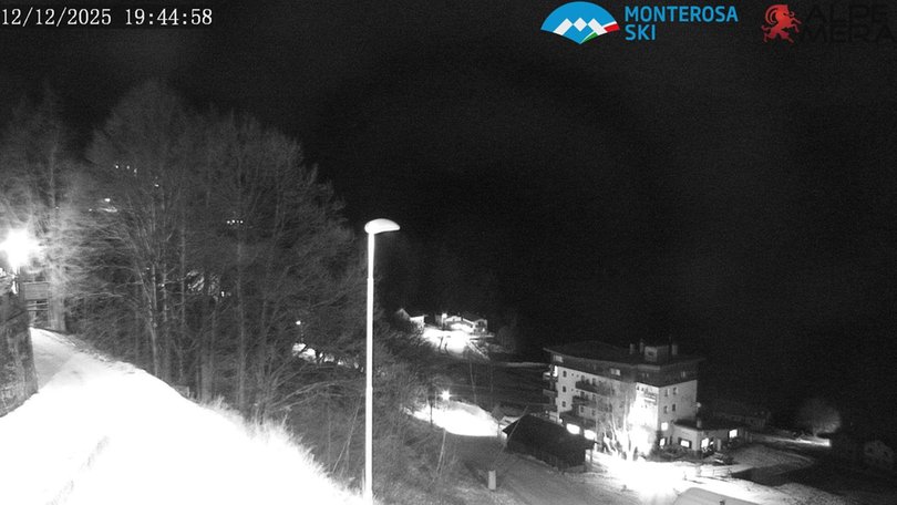 Webcam auf Mera und die Berghütte Camparient