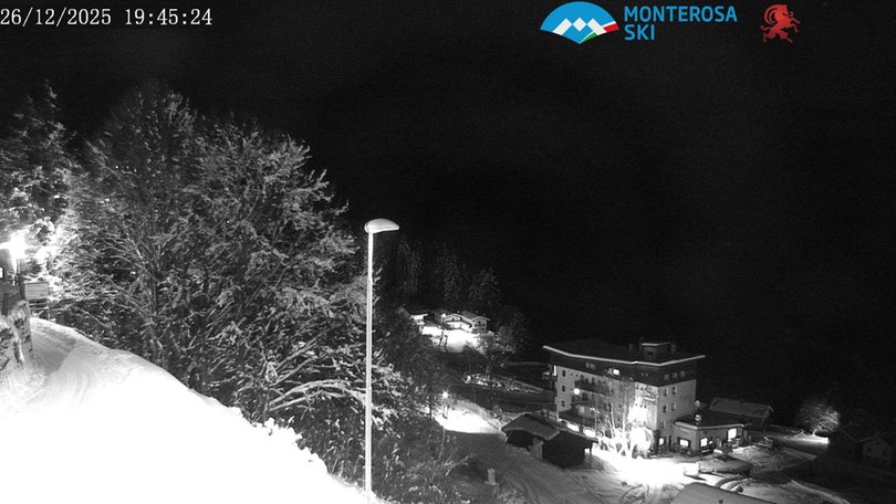 Webcam auf Mera und die Berghütte Camparient