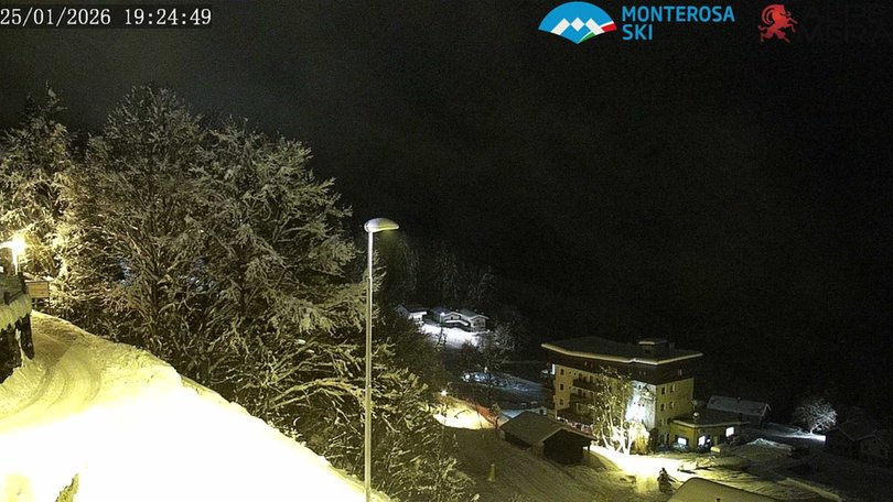 Webcam auf Mera und die Berghütte Camparient